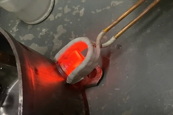 手持式高頻焊機(jī)，高頻加熱機(jī)它不單可以焊接銅管，還可以做熱處理