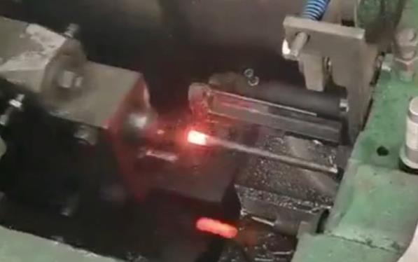 棒料自動(dòng)化熱墩設(shè)備 中頻鍛造加熱爐