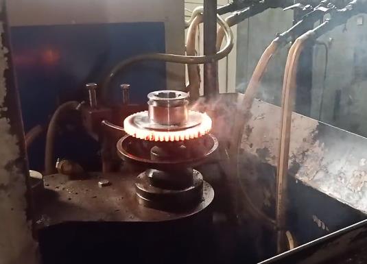 高頻齒輪淬火 高頻感應加熱設(shè)備生產(chǎn)廠家實拍
