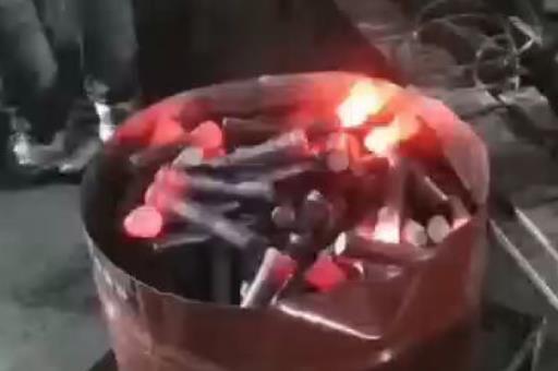 中頻加熱鍛造爐對(duì)銷子墩頭加熱