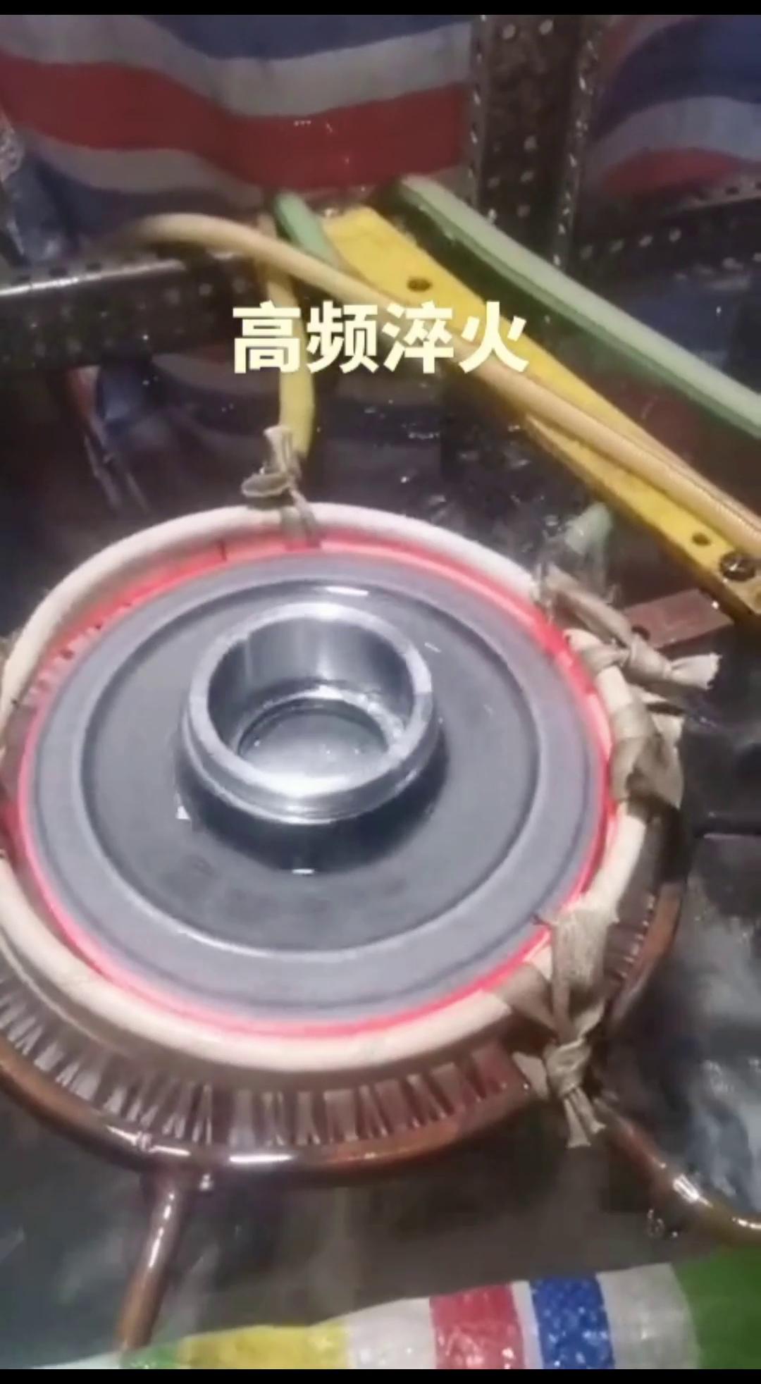 高頻感應(yīng)自動(dòng)化淬火設(shè)備主要用于金屬材料的淬火處理