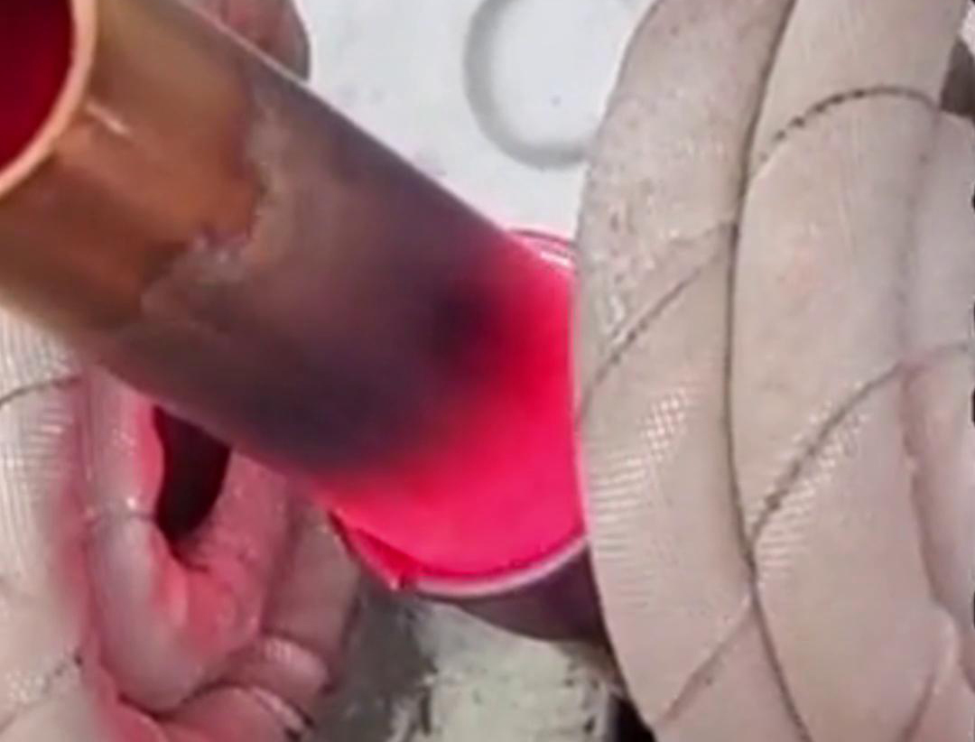 手持式高頻機銅件焊接是一種高效、精確的焊接方法，適用于銅材料的局部加熱和焊接