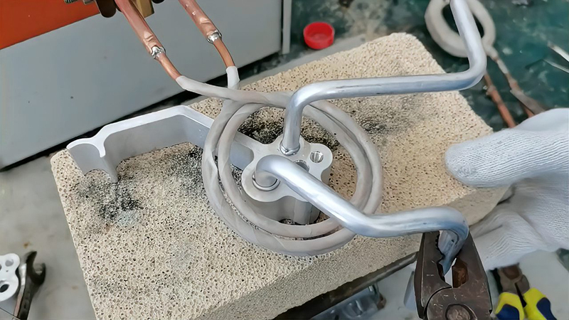 鋁件和鋁件高頻焊接具有焊接速度快、焊縫美觀、生產(chǎn)效率高等優(yōu)點