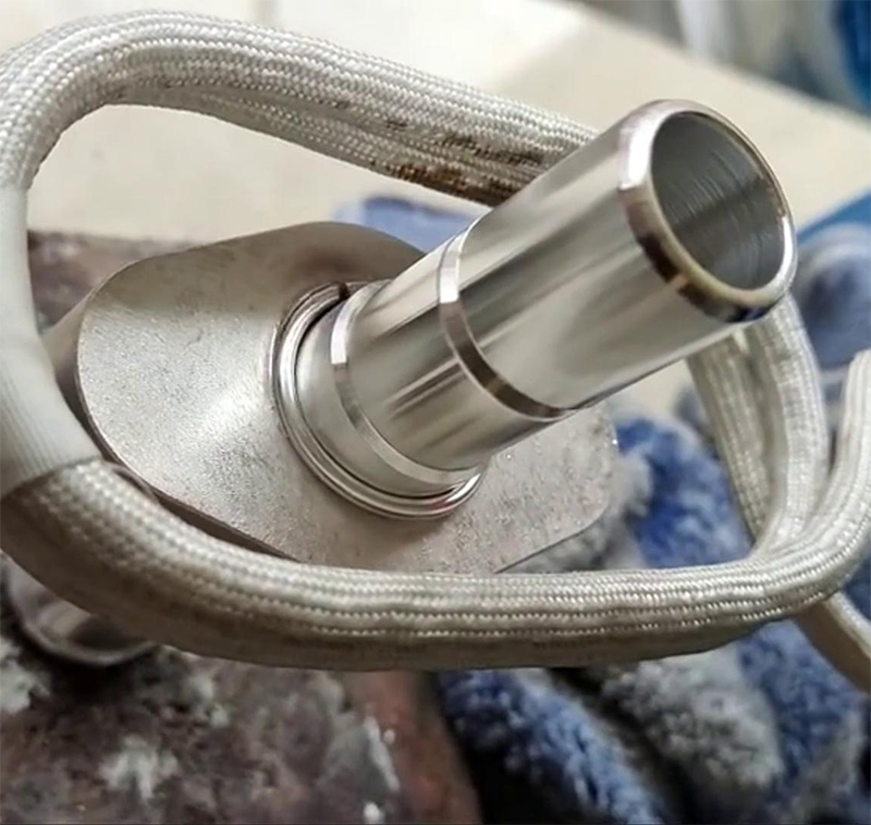 鋁儲液器的焊接，尤其是鋁管的焊接，通常采用高頻焊接機進行