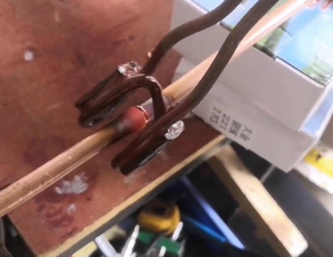 高頻釬焊0-80銅管具有焊縫美觀飽滿、焊接速度快等優(yōu)點(圖2)