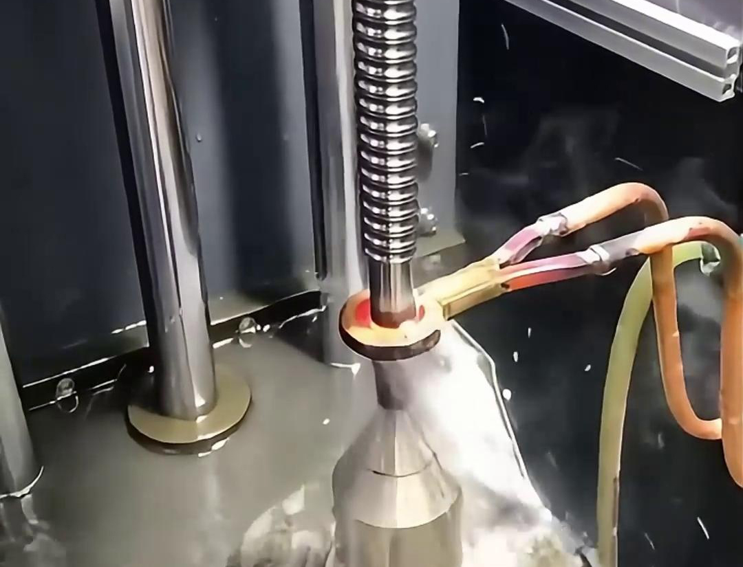 球頭主銷淬火和絲桿軸高頻淬火提高這兩類部件的表面硬度、耐磨性和疲勞強(qiáng)度