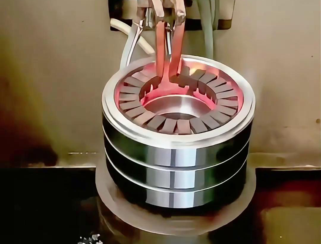 高頻淬火機(jī)床輕松實(shí)現(xiàn)了內(nèi)孔自動(dòng)化淬火