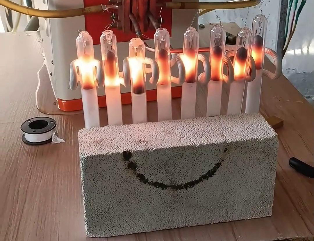 超高頻感應(yīng)加熱機(jī)，在真空或者氣體保護(hù)中加熱棒料測試