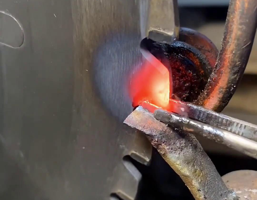 海瑞拓高頻加熱機(jī)：鋸片鋸齒合金拆卸的得力助手(圖2)