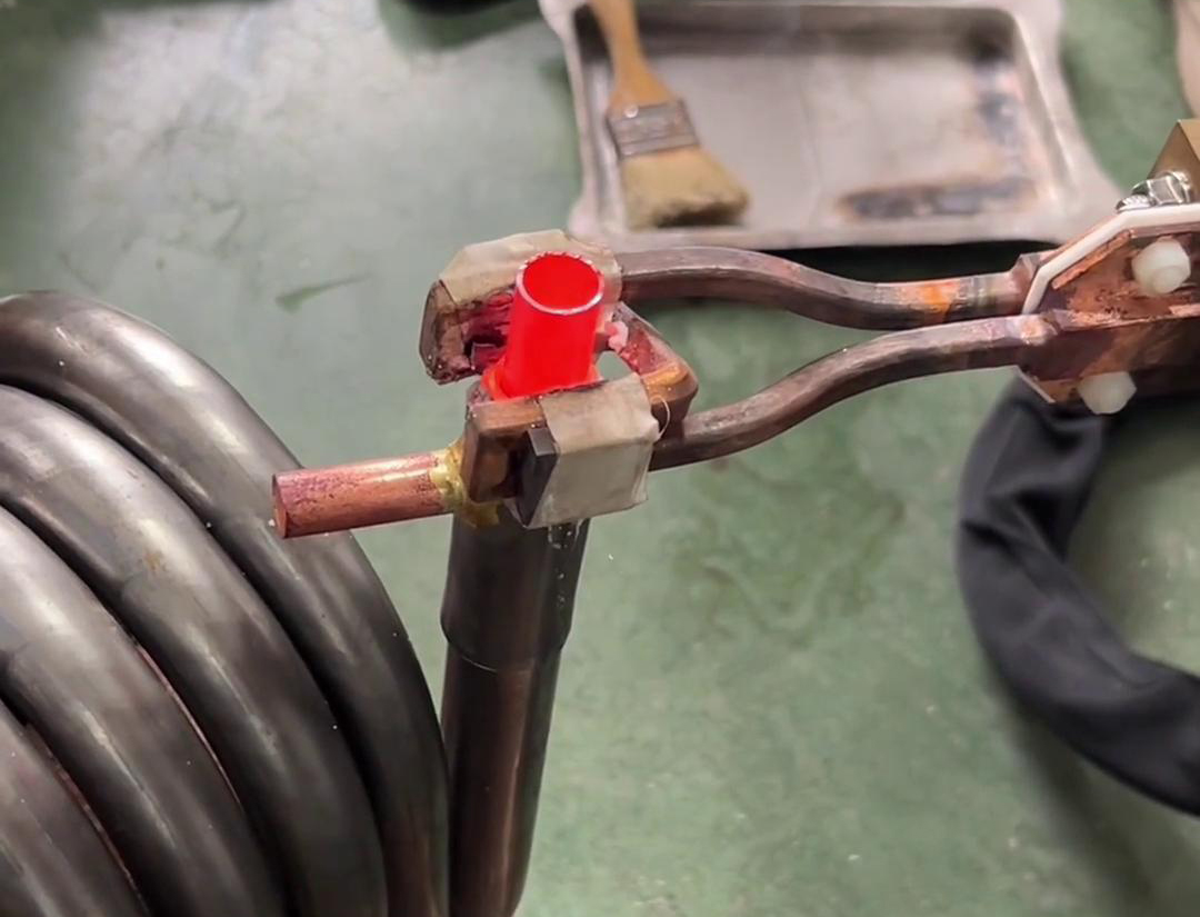 手持式高頻焊機(jī)在焊接銅管方面具有其獨(dú)特的優(yōu)勢(shì)