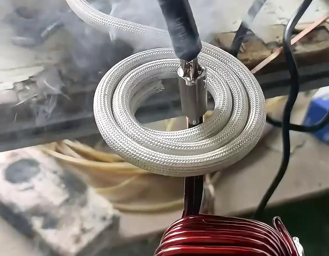 高頻焊接機(jī)對(duì)變壓器的引腳或焊點(diǎn)充分錫焊