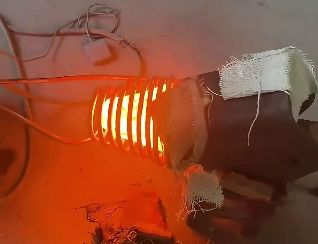 超音頻加熱機(jī)對(duì)挖掘機(jī)斗齒的加熱處理