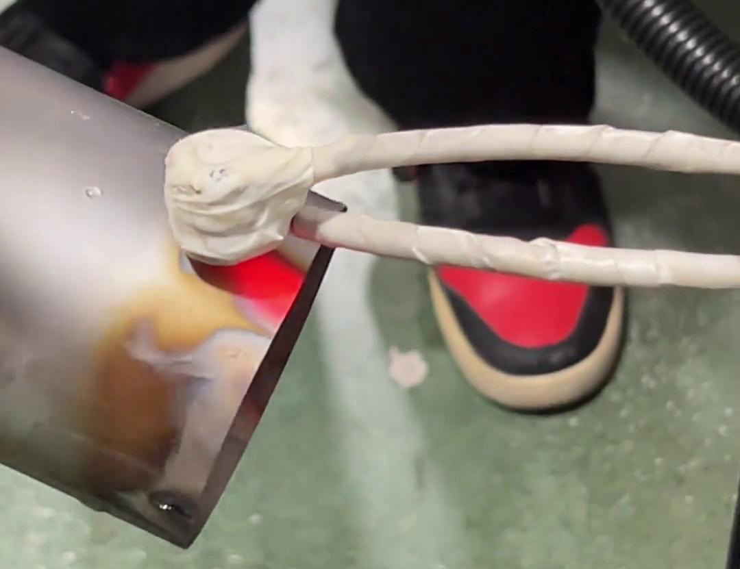 40KW高頻加熱機(jī)對不銹鋼保溫杯杯壁進(jìn)行局部加熱退火紅沖的工藝