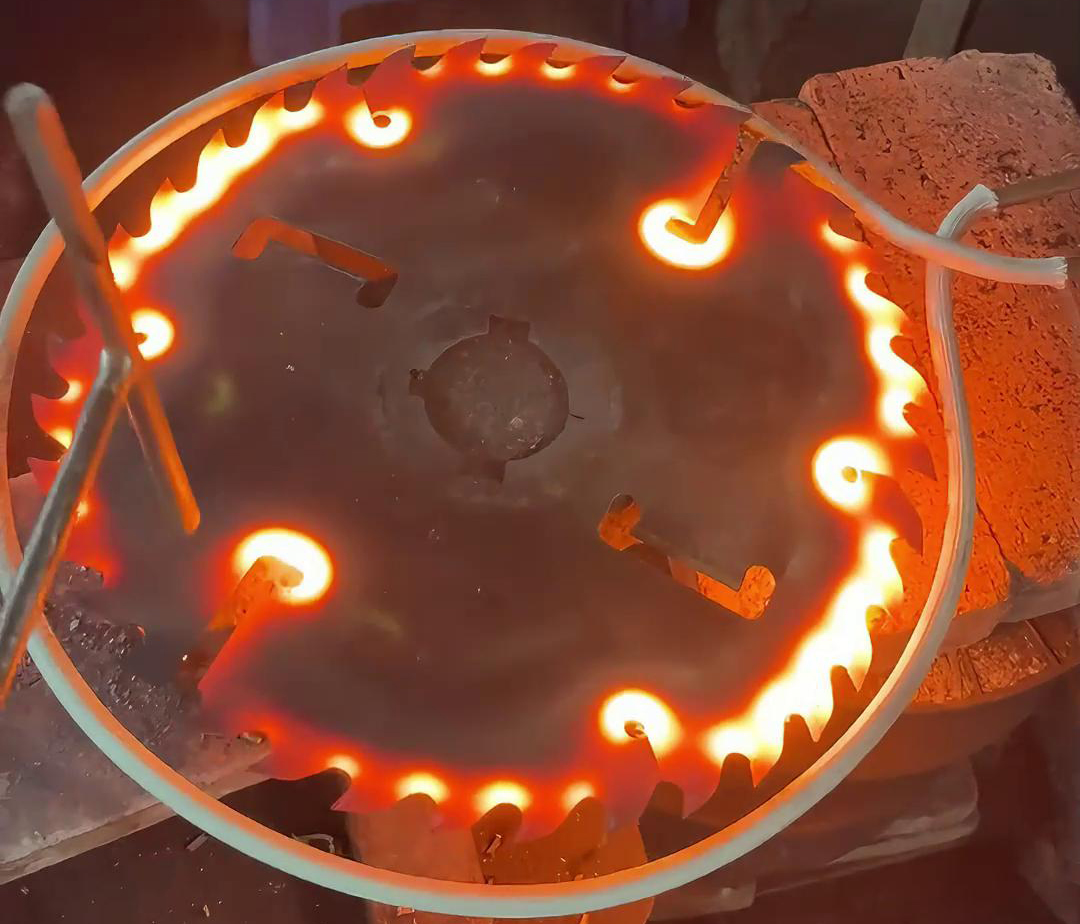 高頻加熱機(jī)熱拆處理工藝在廢舊合金回收領(lǐng)域具有廣泛的應(yīng)用(圖1)