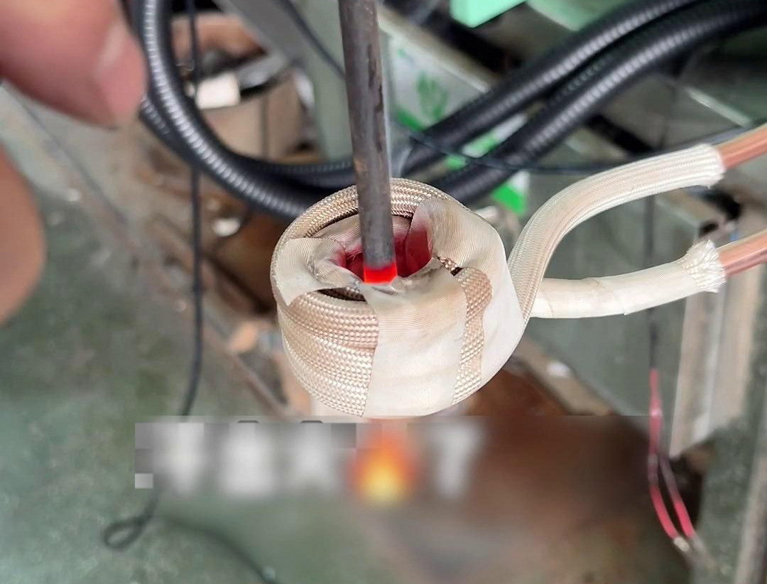 高頻感應加熱機加熱速度快，溫度均勻，適合淬火、退火工藝