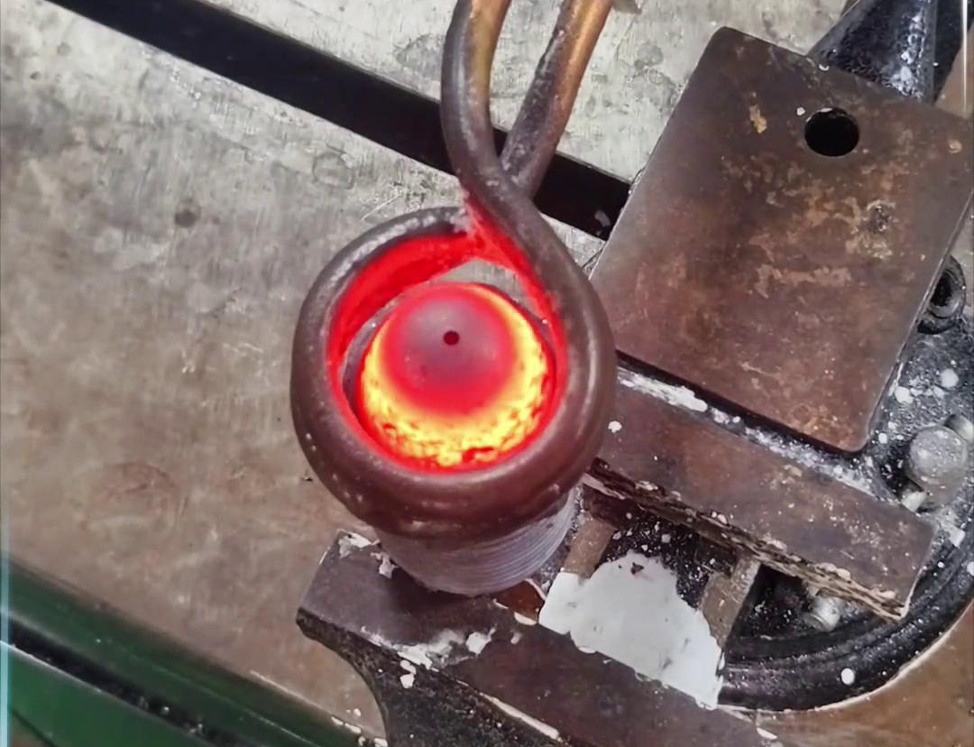 端面加熱既可以選擇普通款高頻加熱機(jī)實(shí)現(xiàn)，也可以選擇手持式高頻加熱機(jī)