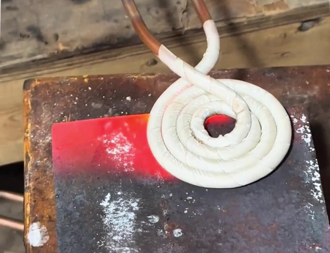 標(biāo)準(zhǔn)高頻加熱機軟鏈接手持化改造：非接觸移動熱處理解決方案(圖3)