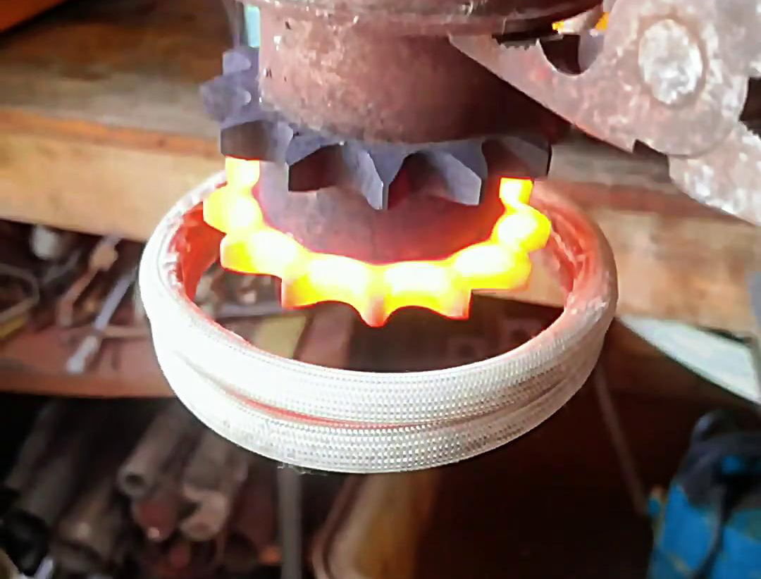 海瑞拓高頻淬火設(shè)備助力雙排鏈輪淬火生產(chǎn)