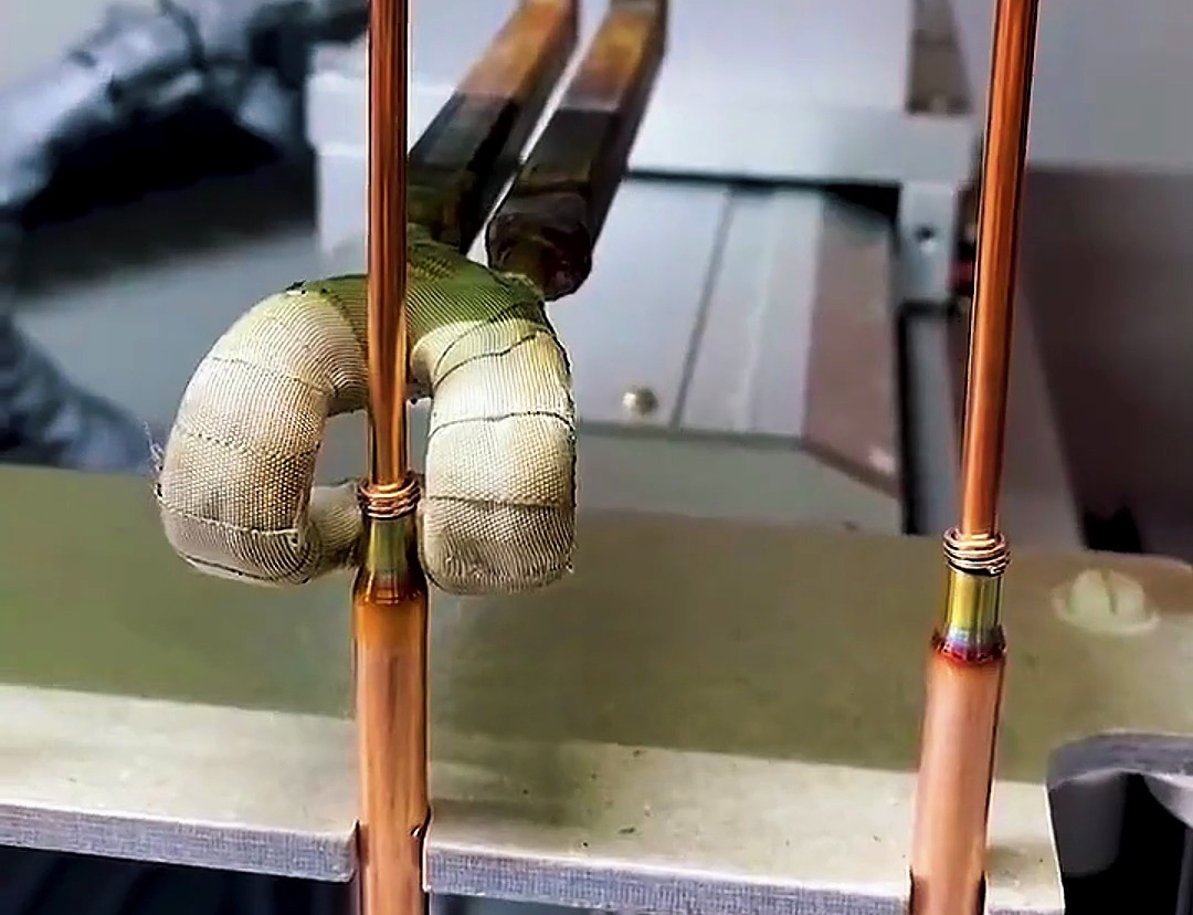 海瑞拓自動(dòng)化高頻釬焊設(shè)備：空調(diào)制造中毛細(xì)銅管焊接高效搭檔