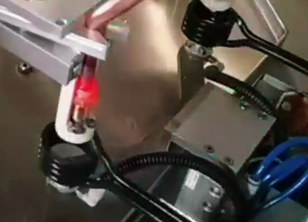 雙工位自動化高頻釬焊設(shè)備專為銅管自動化焊接設(shè)計