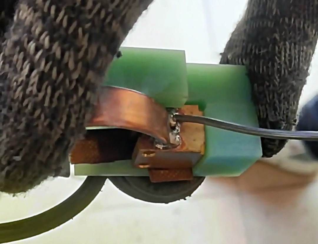 異形銅件錫焊焊接有難度，那么可以試試使用高頻焊接機