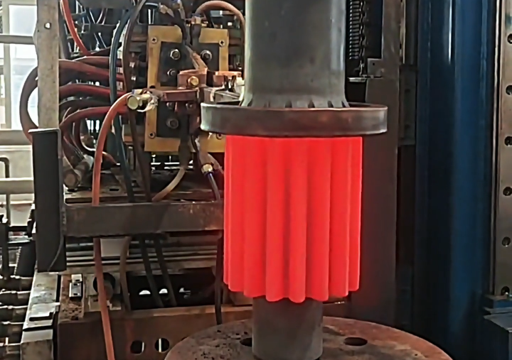 大型工件淬火采用中頻感應加熱電源配合淬火機床才可以完成加熱