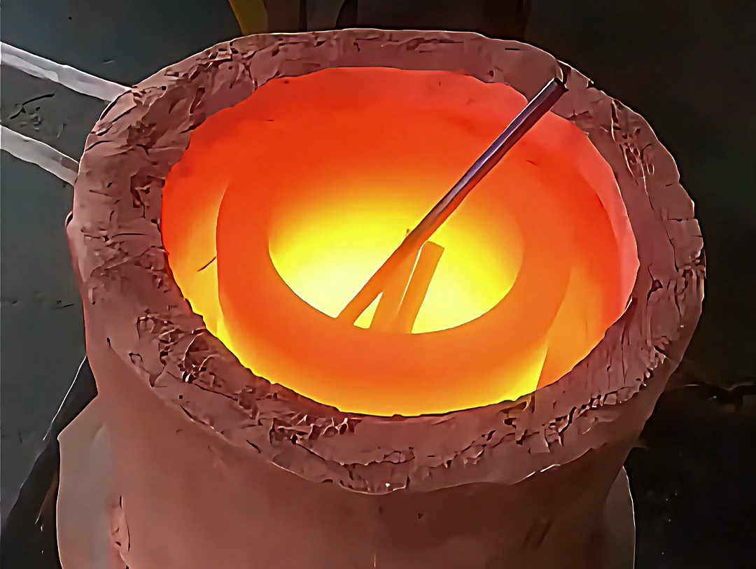 小型電熔煉爐替代煤炭火焰爐的核心原因：節(jié)能環(huán)保與精準控溫的雙重優(yōu)勢