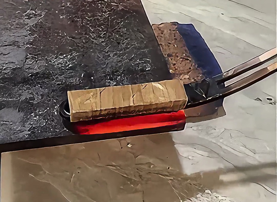 海瑞拓手持式高頻加熱機(jī) + PLC 智能水冷一體機(jī)：平面加熱淬火的自動(dòng)化高效方案