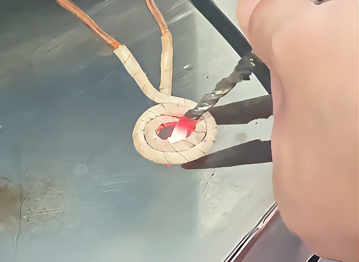 高頻加熱機(jī)熱拆舊鉆頭：效率驚人，輕松分離貴重合金