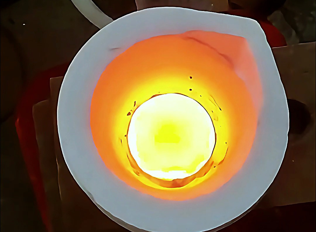 客戶定制小型黃金熔煉爐：用廢銅替代測(cè)試，精準(zhǔn)驗(yàn)證工藝可行性