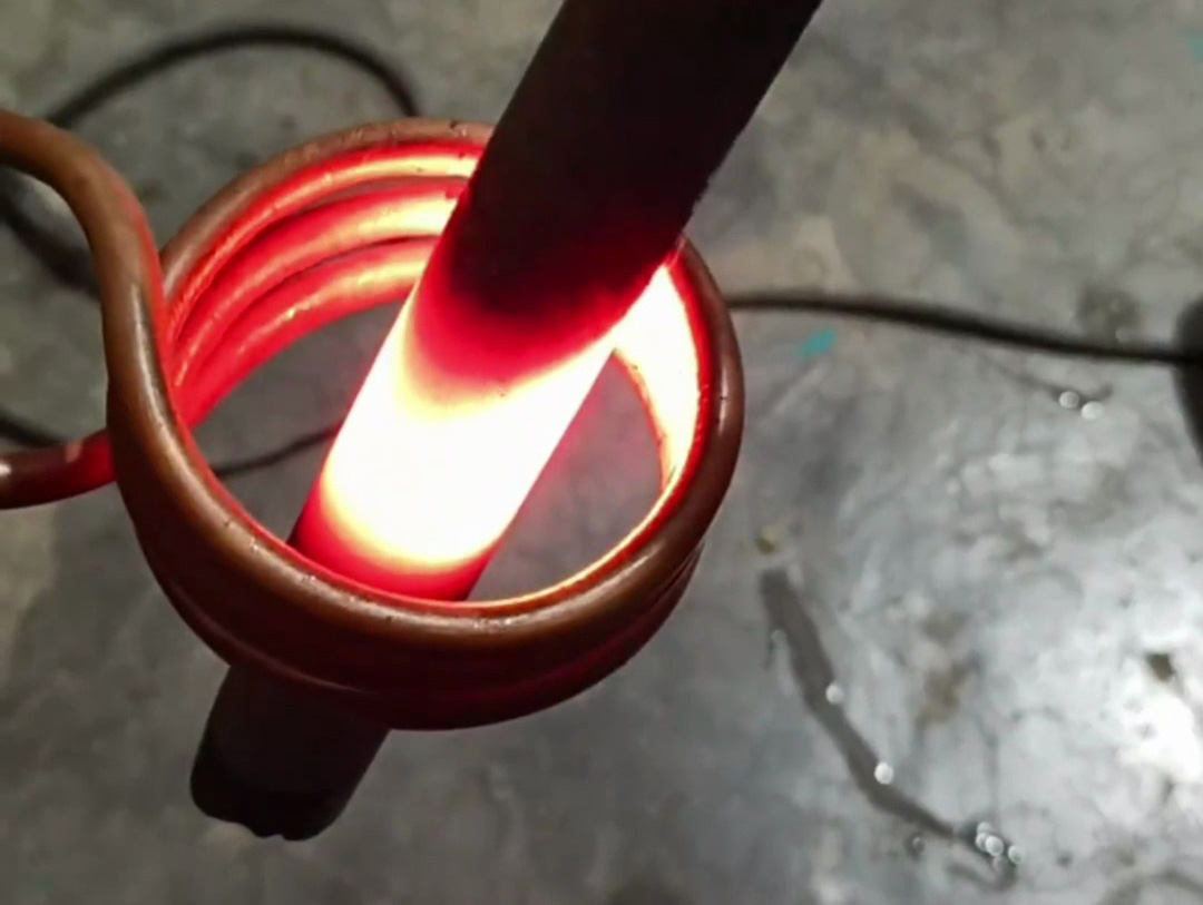 告別傳統(tǒng)加熱方式！感應(yīng)加熱設(shè)備的安全性與可靠性展示