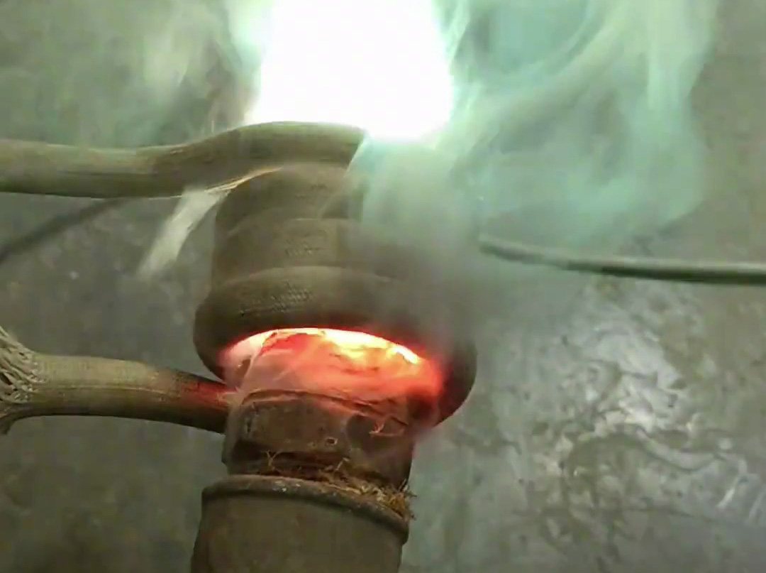 水管鍍鋅層去除太麻煩？這臺高頻加熱機讓你事半功倍！