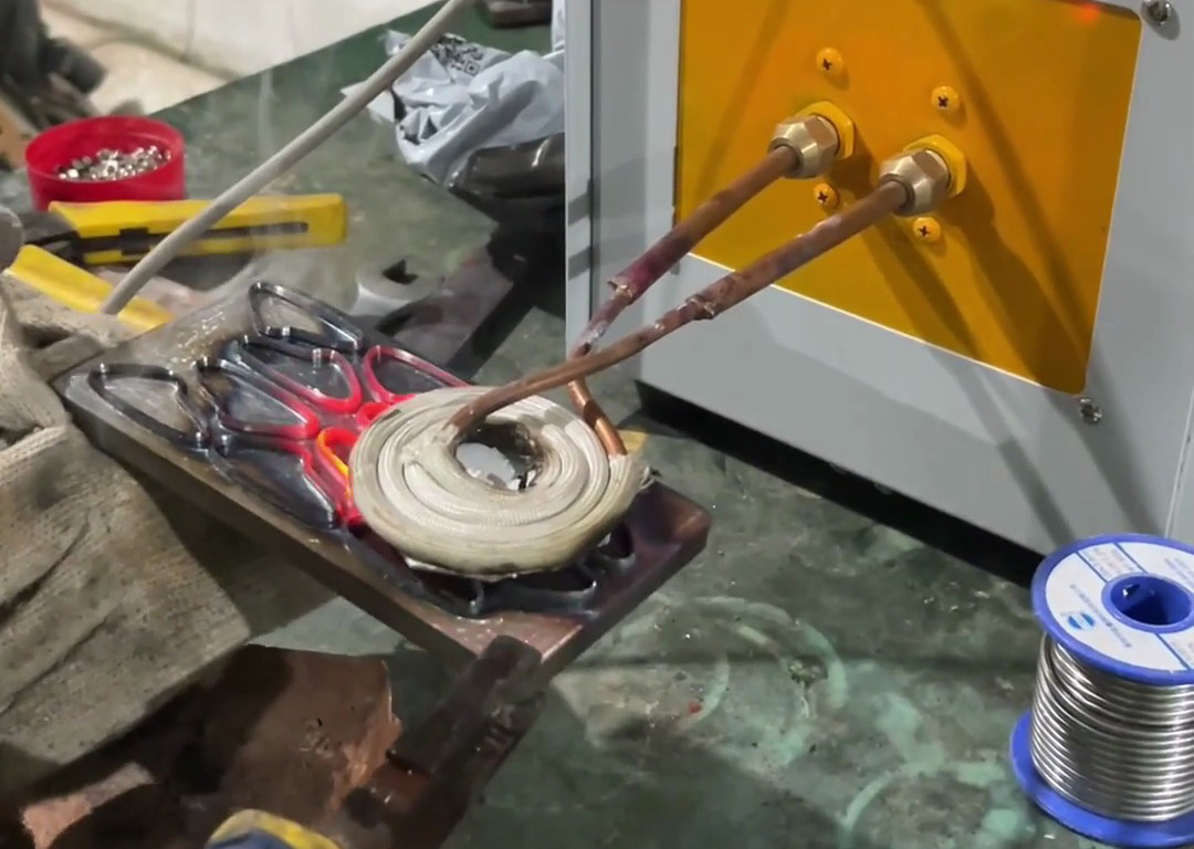 小型高頻淬火機：3秒淬硬，刀具耐用度翻倍！