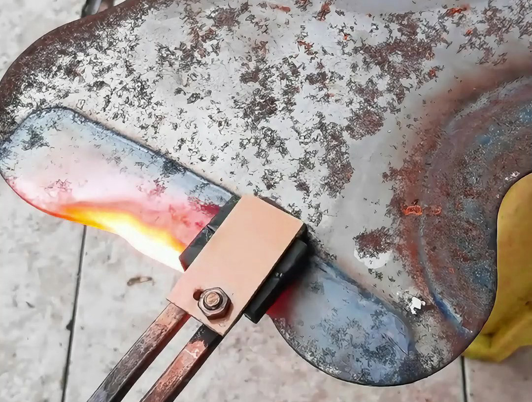 鋼板平面加熱好幫手！海瑞拓手持式高頻加熱機(jī)，均勻升