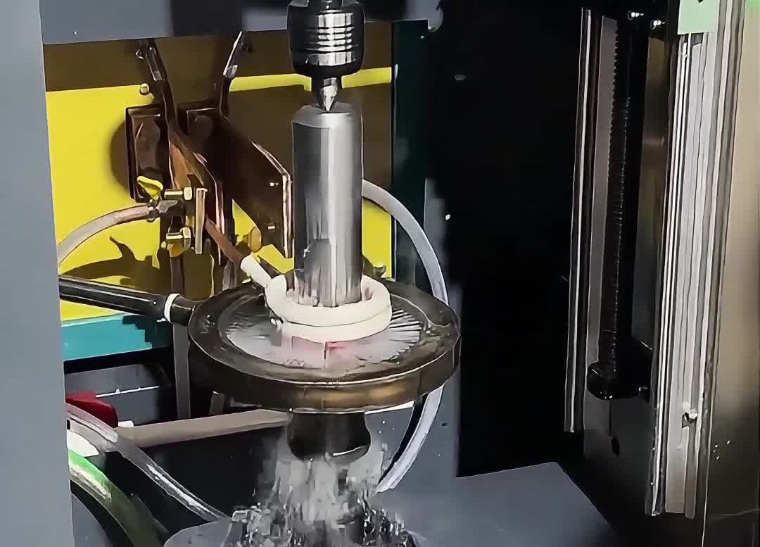 數(shù)控高頻淬火機(jī)床：精確控制淬火層深度，滿足高強(qiáng)度硬度需求