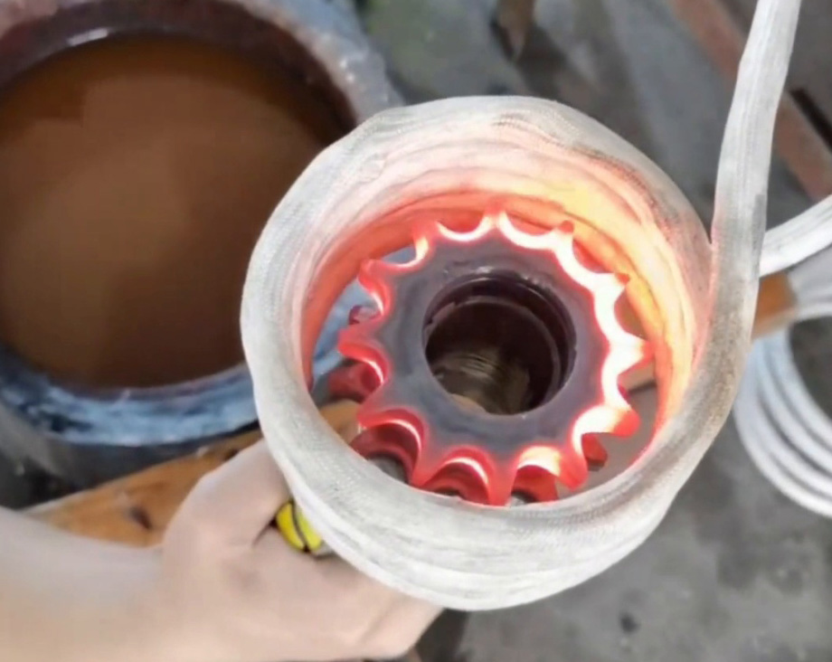 齒輪淬火全過程揭秘！海瑞拓高頻加熱淬火，性能碾壓傳統(tǒng)工藝