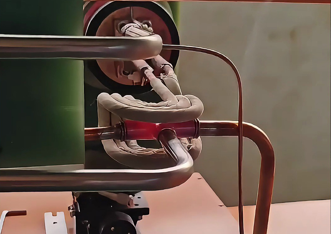 T 型銅管接頭焊接還在氣焊燒？快換這款手持式高頻焊機(jī)