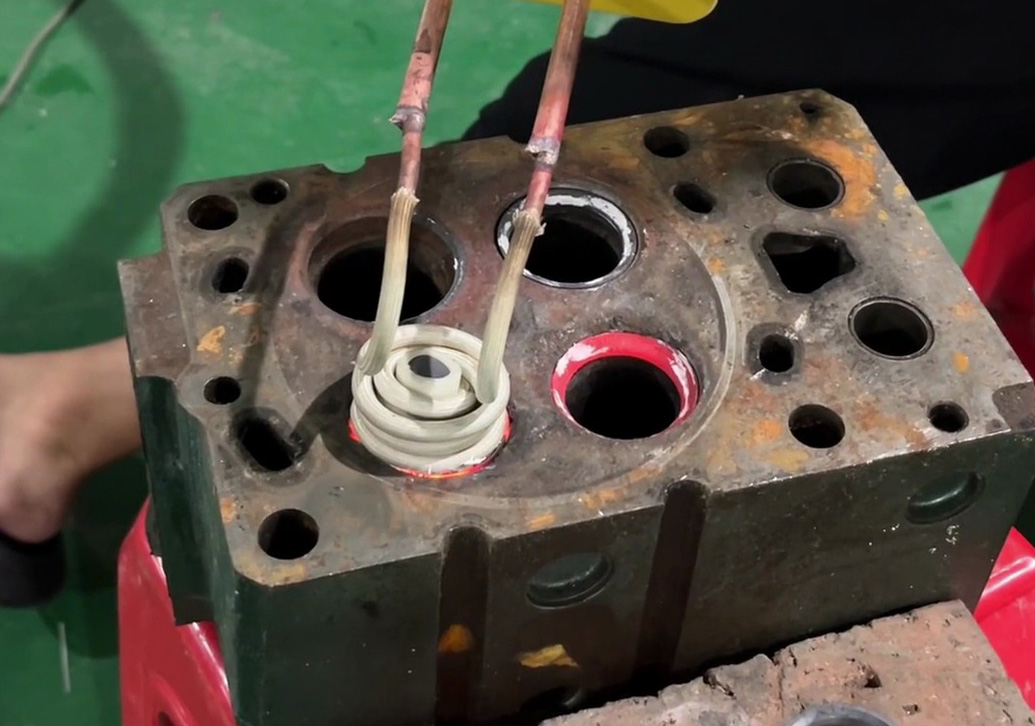 拆裝氣缸座圈別再燒焊！海瑞拓手持高頻加熱機，高效又