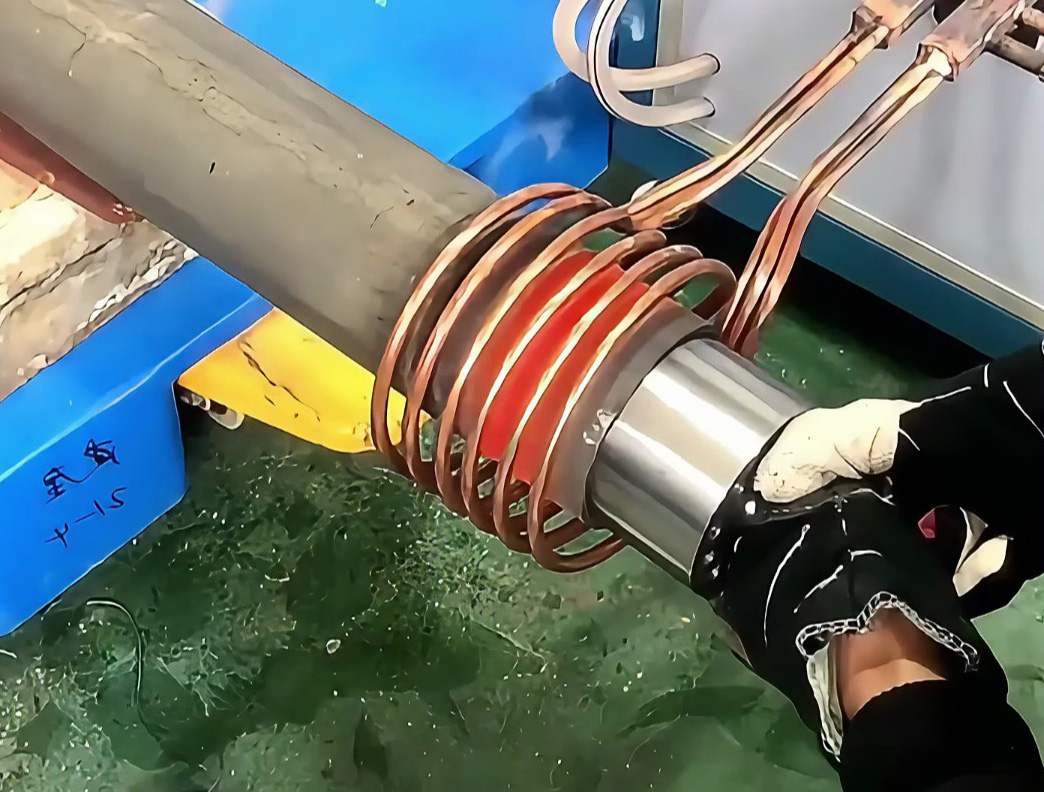 工人實(shí)操指南！超音頻感應(yīng)加熱設(shè)備軸頭鋼管熱套教程