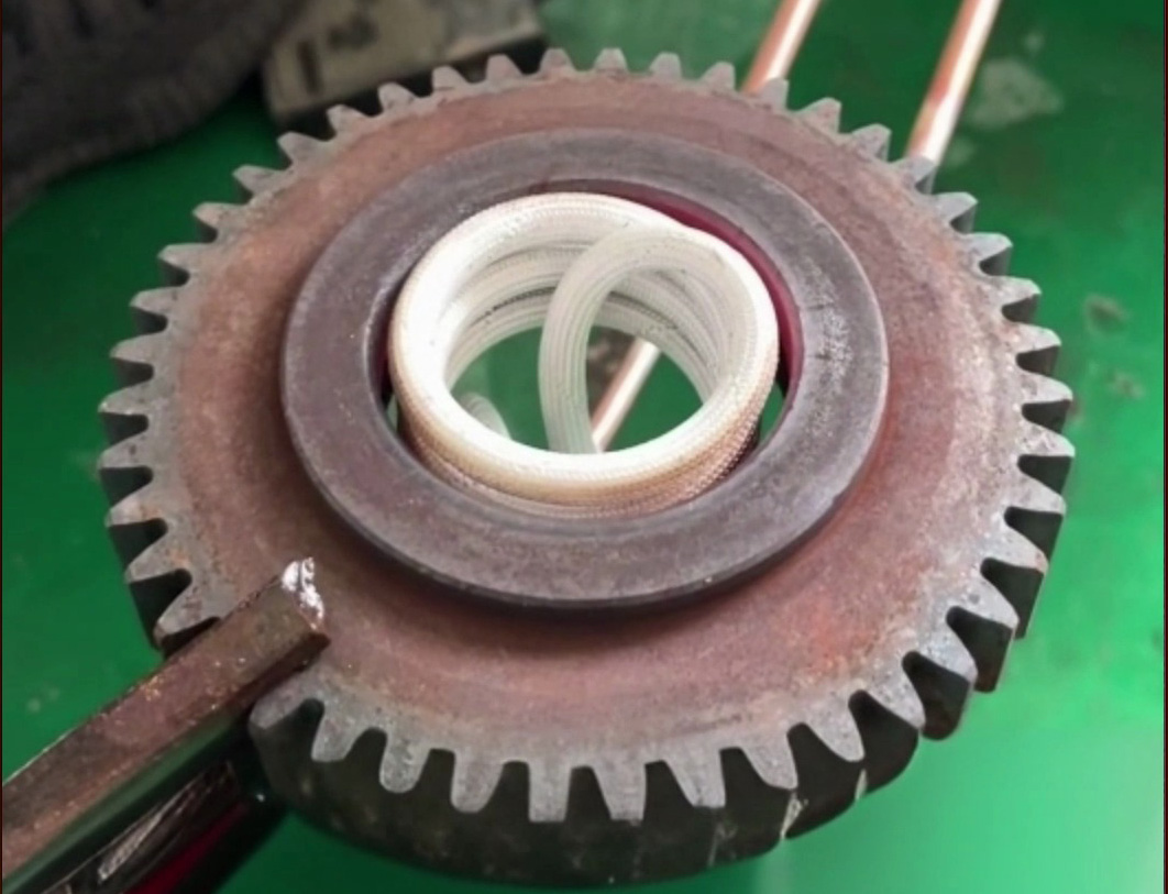 齒輪淬火不用等！超高頻淬火機(jī)，1分鐘搞定內(nèi)孔淬火難題