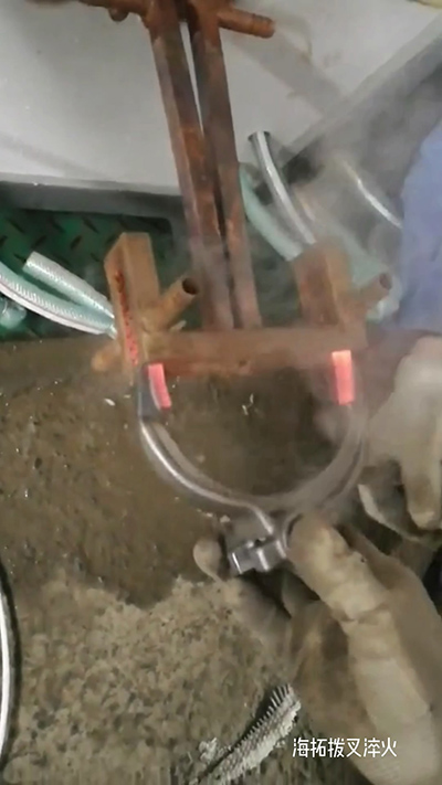 高頻加熱機 撥叉淬火，1.7秒一個，質(zhì)量杠杠滴