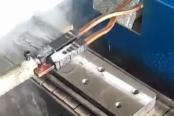 高頻加熱設(shè)備＋臥式淬火機床 平面淬火完美解決方案