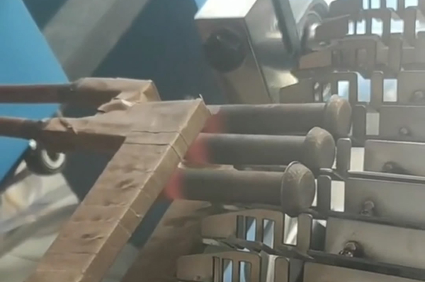 超音頻感應(yīng)加熱設(shè)備 簡(jiǎn)易鍛造加熱爐加熱鋼棒淬火退火