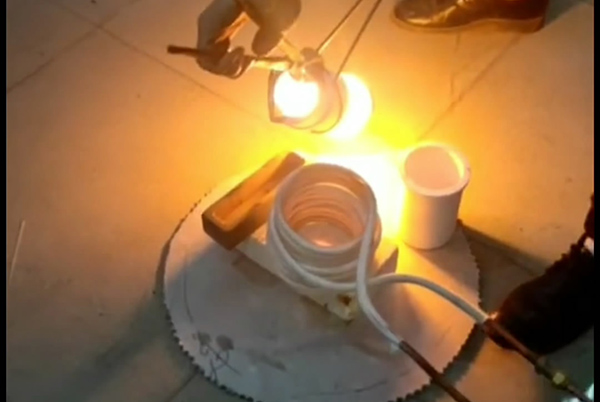 中頻熔煉爐怎么樣過濾氮?dú)?圖2)