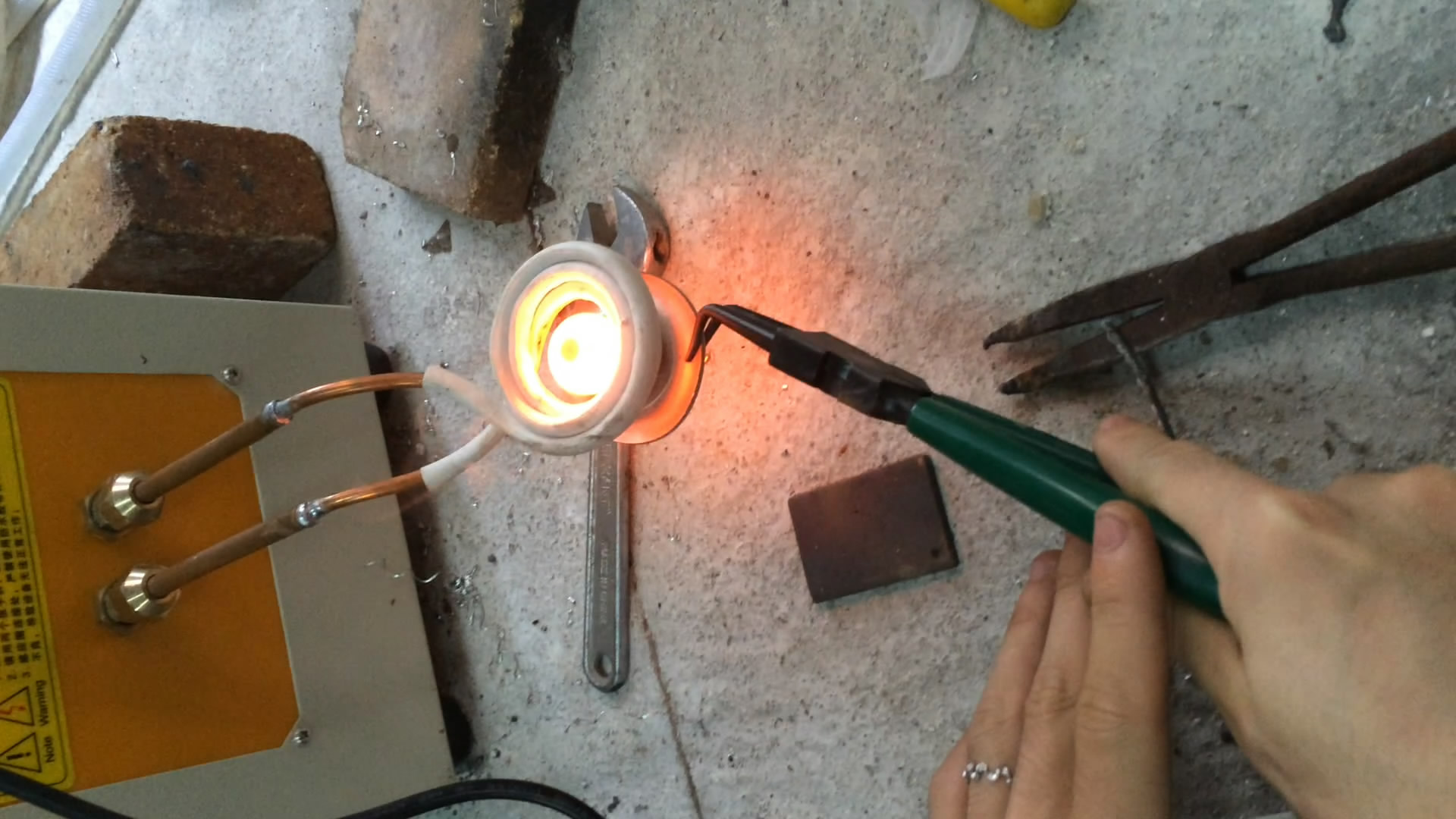 電磁加熱器節(jié)能改造正確說的節(jié)電率為30%~80%(圖2)