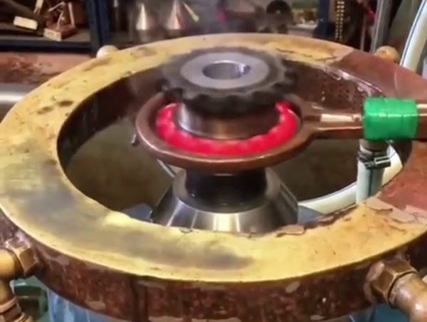 高頻淬火機(jī)具有精度高、可靠性好