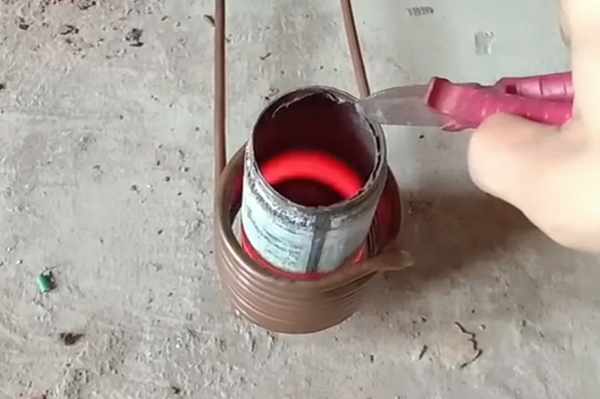 小型感應加熱設(shè)備只對金屬加熱 人手放進去也不會燒傷