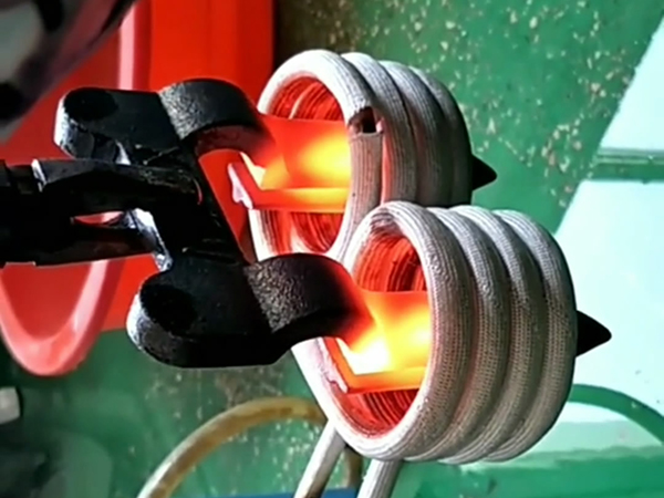 感應(yīng)淬火廠 感應(yīng)淬火加熱速度對淬硬層的力學性能有較大影響(圖4)