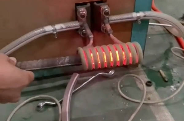 中頻透熱爐與老式燃煤鍛造爐區(qū)別(圖1)