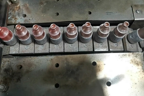 肇慶客戶定制的高頻焊接自動化設(shè)備準(zhǔn)備發(fā)貨